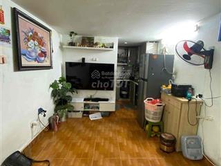 Chính chủ bán 30m x 3t, 3wc, 2.4 tỷ, 2 thoáng, 100% ko qh, xen kẹt giữa nhà cao tầng.  0902 082 ***