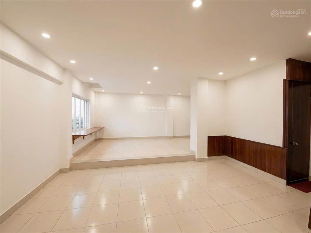 Cho thuê mặt bằng  đầy đủ nội thất  vị trí đắc địa trung tâm hải châu, đà nẵng