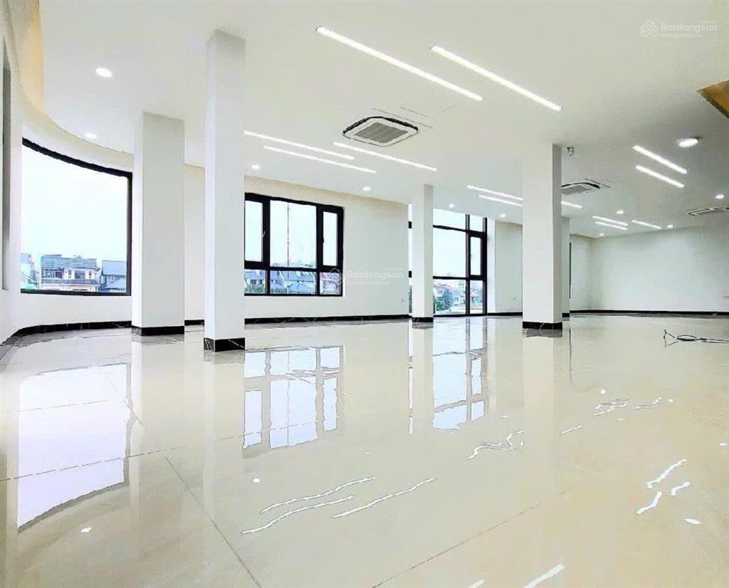 Tòa nhà 7 tầng nguyễn xiển thang máy lô góc 3 vỉa hè dòng tiền 200 triệu/tháng