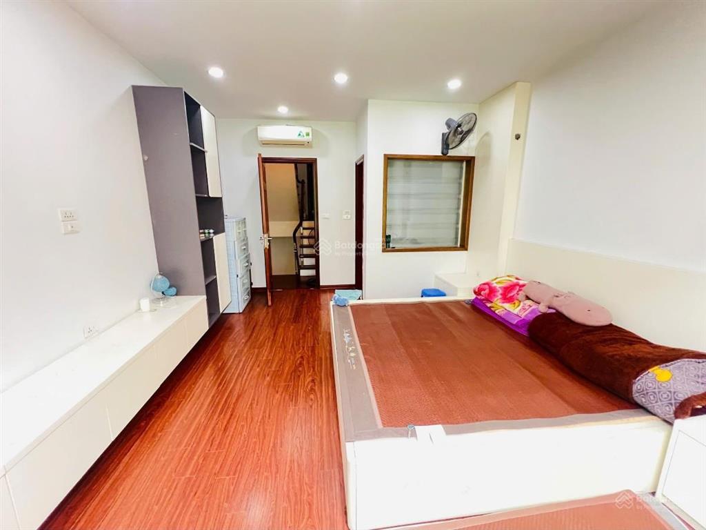 Bán nhà 4 tầng khu dọc bún kđt văn khê 50m vỉa hè ô tô tránh chỉ hơn 13 tỷ!