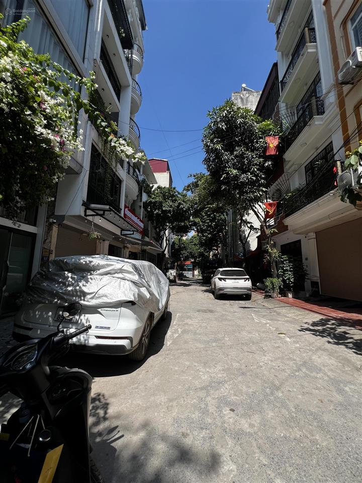 Bán nhà 4 tầng khu dọc bún kđt văn khê 50m vỉa hè ô tô tránh chỉ hơn 13 tỷ!