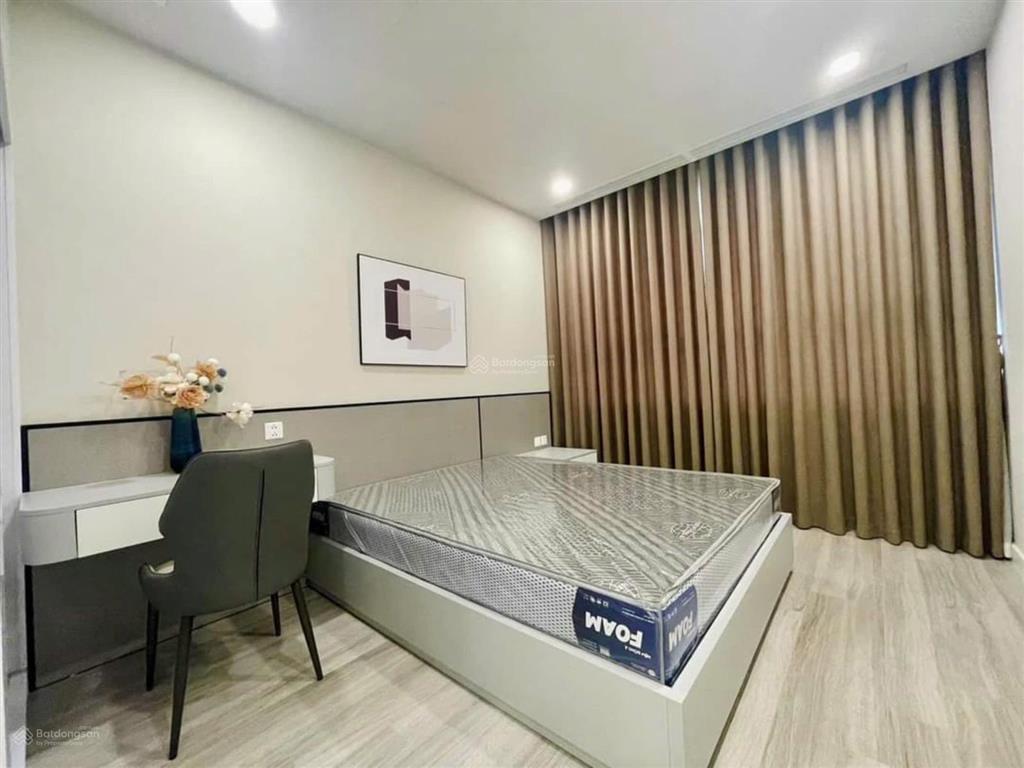Chính chủ bán căn góc 3pn 110 cầu giấy center point, dt 90m2, full nội thất, sẵn sổ, giá 8.9 tỷ
