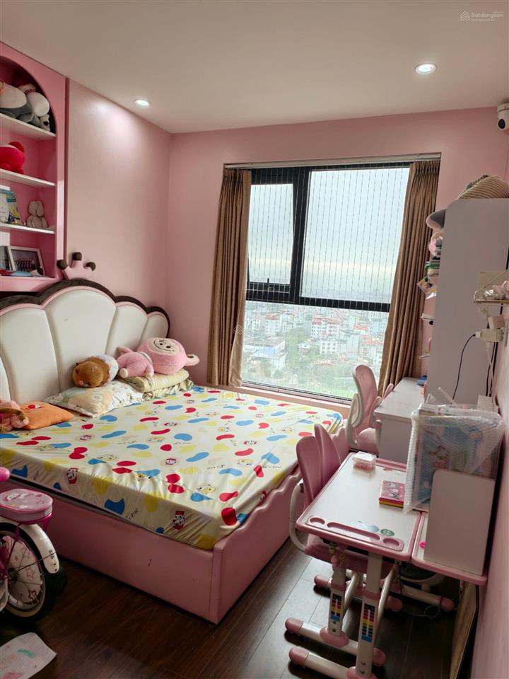 Chính chủ bán căn 3pn roman plaza tố hữu, dt 100m, sẵn sổ, full nội thất, có slot ô tô, giá 8.5 tỷ