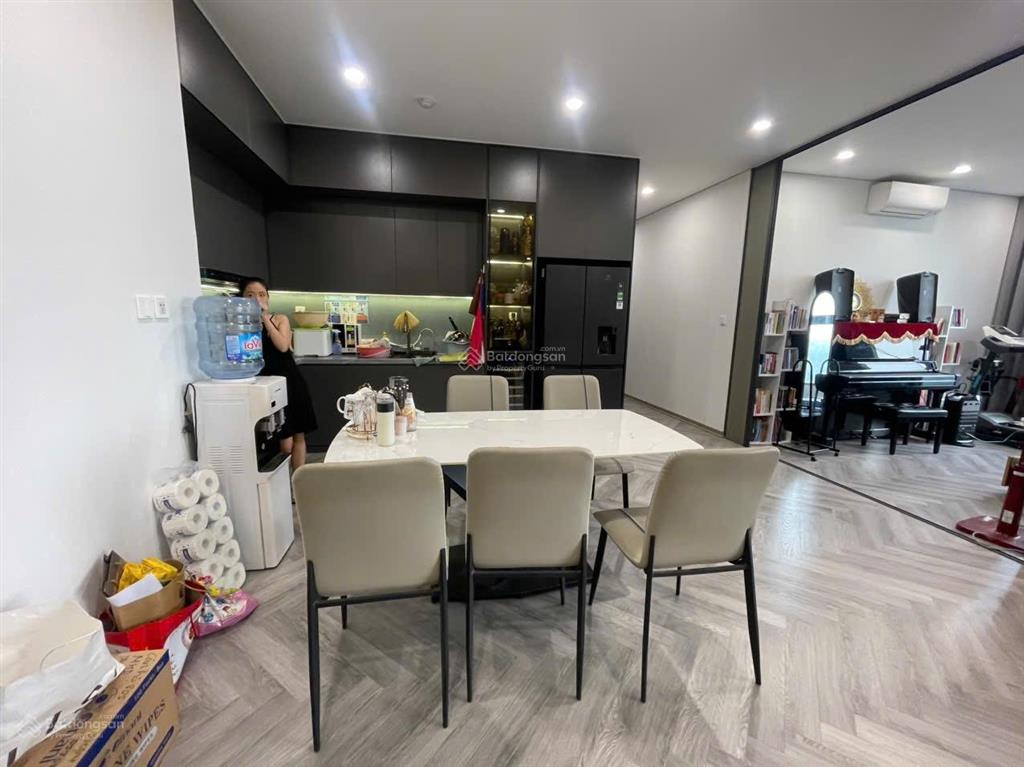 Chính chủ bán căn 3pn2wc toà s1 seasons avenue mỗ lao, dt 100m, sẵn sổ, full nội thất, giá 8.4 tỷ