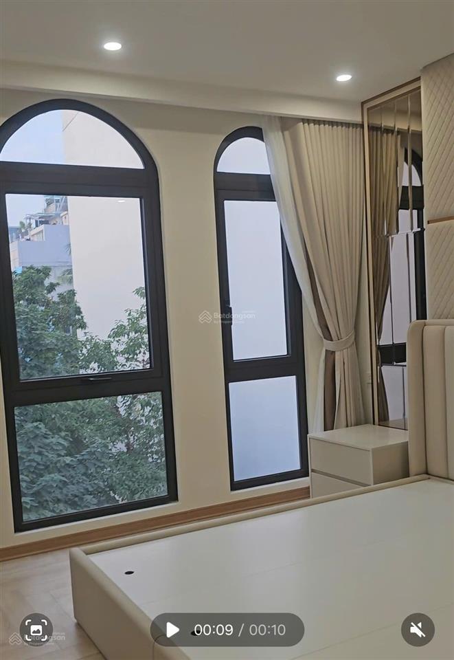 Nguyên căn 8 tầng thang máy, sát mặt hồ hồ tây, oto vào nhà