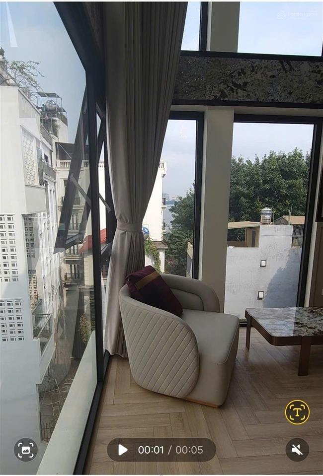 Nguyên căn 8 tầng thang máy, sát mặt hồ hồ tây, oto vào nhà