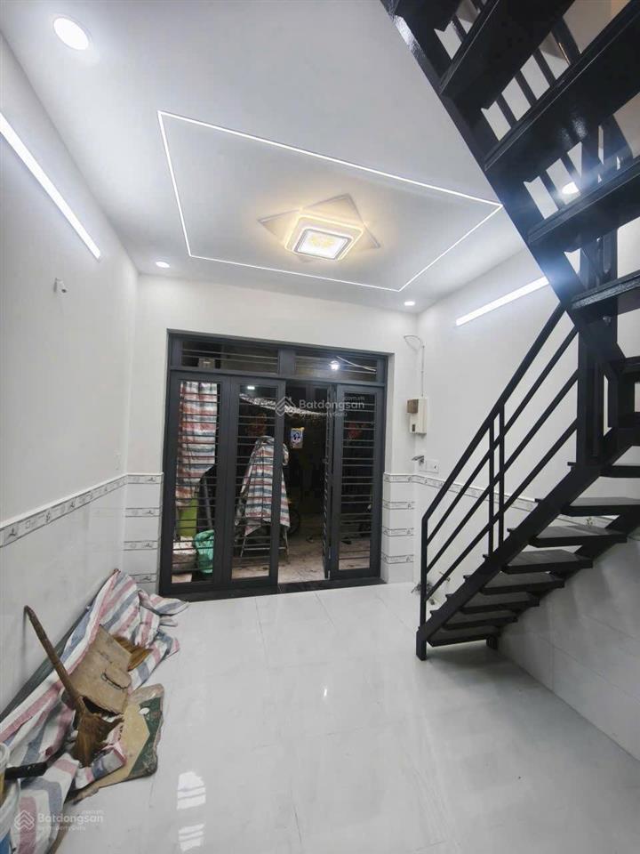 Bán nhà 730 lạc long quân 3.2x6  2 lầu 2pn3wc 3.2 tỷ