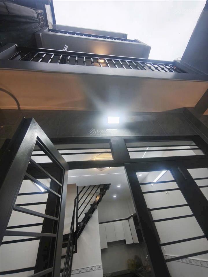 Bán nhà 730 lạc long quân 3.2x6  2 lầu 2pn3wc 3.2 tỷ