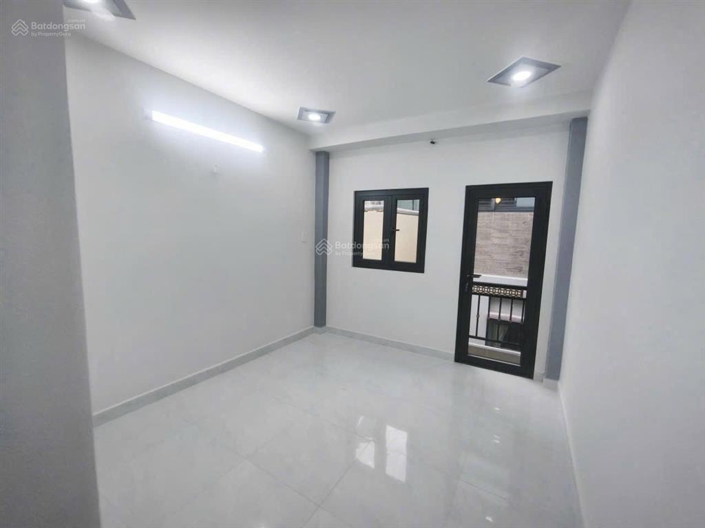 Bán nhà 730 lạc long quân 3.2x6  2 lầu 2pn3wc 3.2 tỷ
