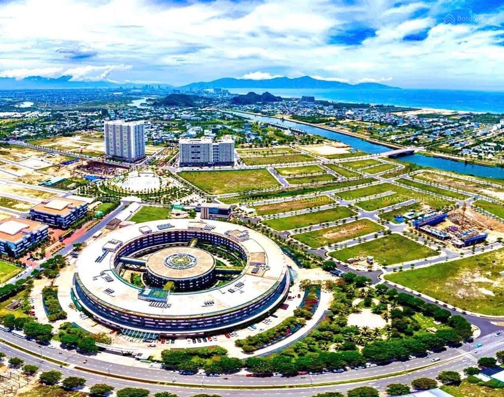 Rẻ nhất khu fpt  cần bán lô kẹp vệt cây xanh 4m, ngang 6m xây nhà, xây căn hộ rất thoáng