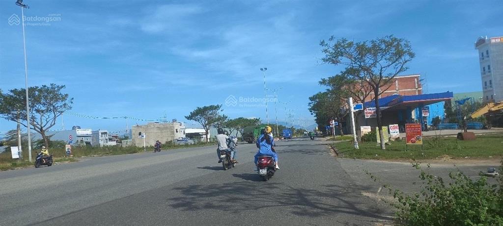 Cần tiền  bán gấp lô đất ngay cầu khuê đông, sát võ chí công giá tốt