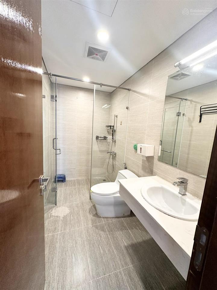 Cho thuê căn hộ chung cư 83 m2, 2 pn tòa golden palm 21 lê văn lương