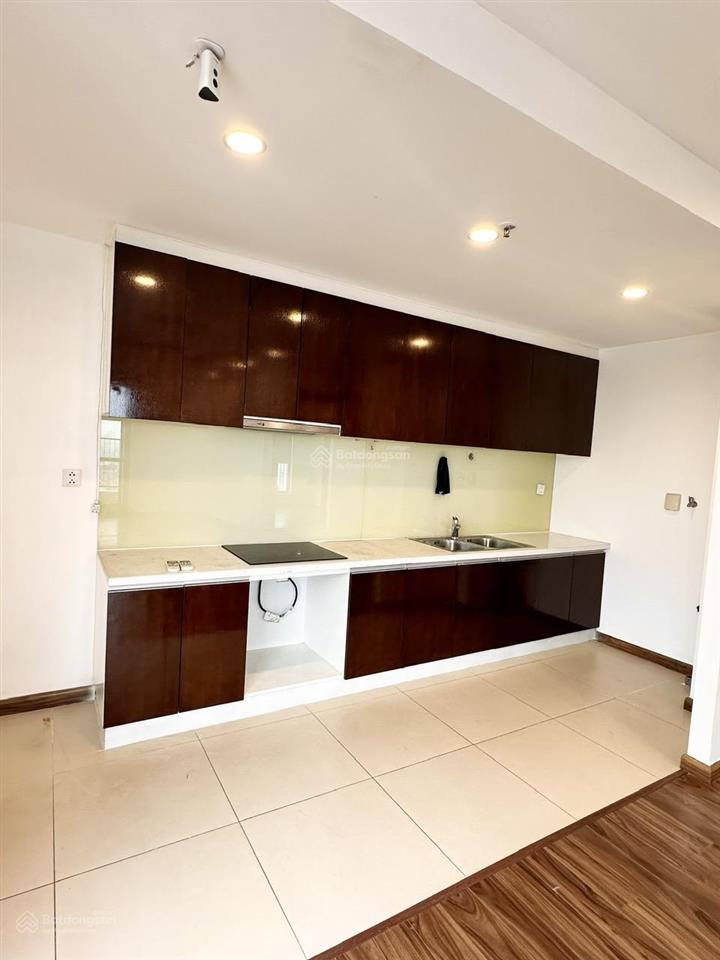 Cho thuê căn hộ chung cư 83 m2, 2 pn tòa golden palm 21 lê văn lương
