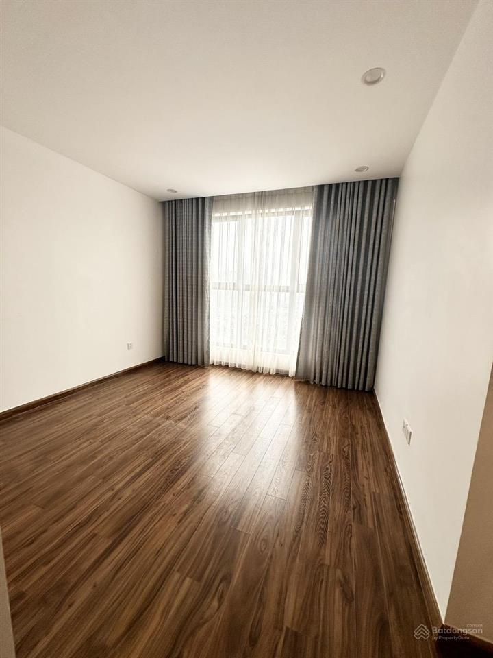 Cho thuê căn hộ chung cư 83 m2, 2 pn tòa golden palm 21 lê văn lương