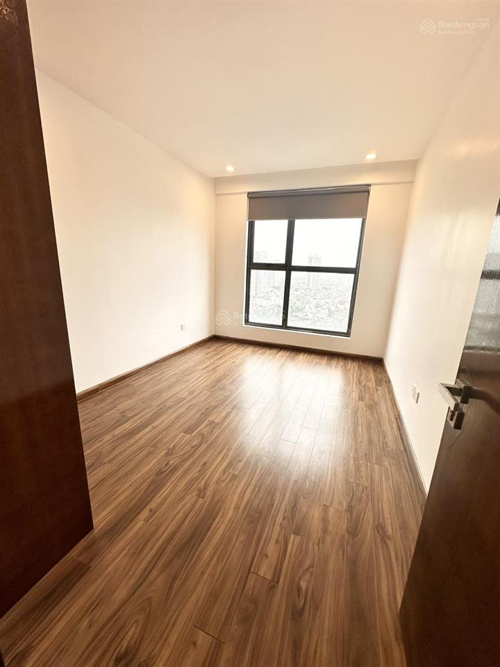 Cho thuê căn hộ chung cư 83 m2, 2 pn tòa golden palm 21 lê văn lương