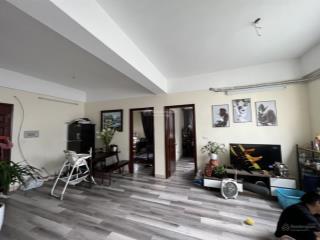 Cho thuê căn hộ chung cư 64 m2, 2 pn, tòa ct2 hoàng cầu