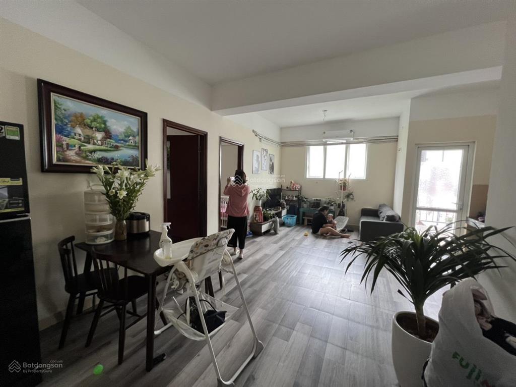 Cho thuê căn hộ chung cư 64 m2, 2 pn, tòa ct2 hoàng cầu