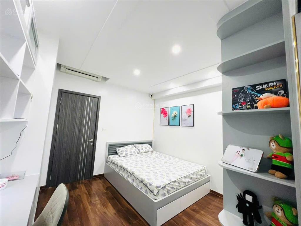 Bán căn hộ chung cư 120 m2, 3 pn nguyễn chánh, gần trung yên