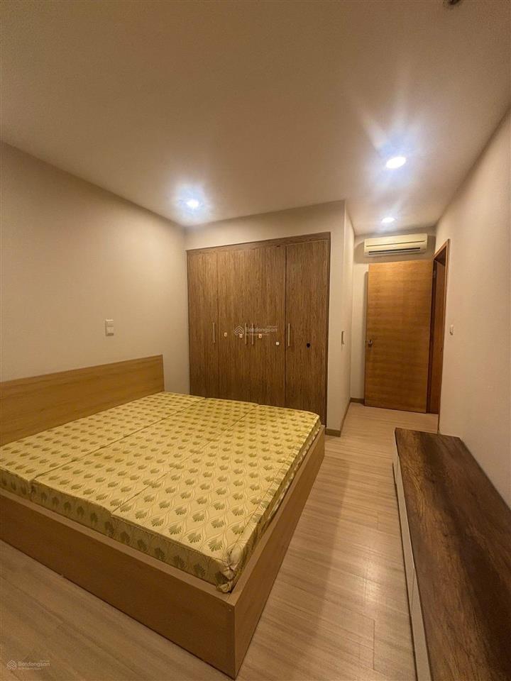 Giá hời tòa nhà. cho thuê căn hộ chung cư 140 m2, 3 pn, tòa skycity 88 láng hạ