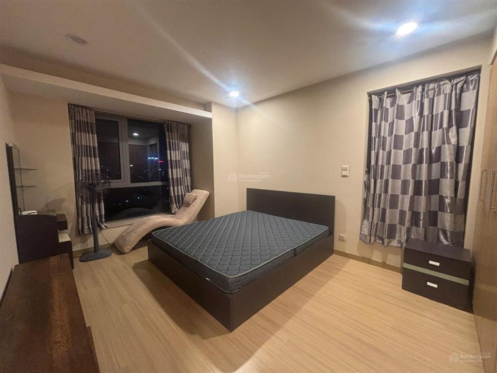 Giá hời tòa nhà. cho thuê căn hộ chung cư 140 m2, 3 pn, tòa skycity 88 láng hạ