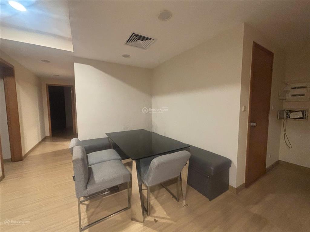 Giá hời tòa nhà. cho thuê căn hộ chung cư 140 m2, 3 pn, tòa skycity 88 láng hạ