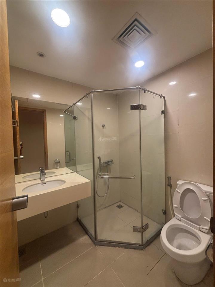 Giá hời tòa nhà. cho thuê căn hộ chung cư 140 m2, 3 pn, tòa skycity 88 láng hạ