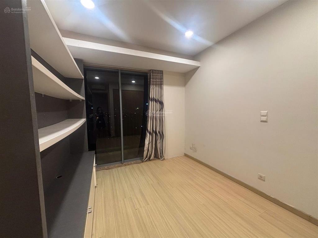Giá hời tòa nhà. cho thuê căn hộ chung cư 140 m2, 3 pn, tòa skycity 88 láng hạ