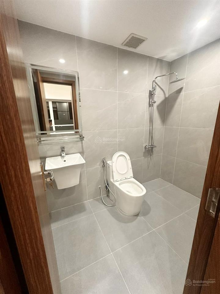 Cần bán gấp căn hộ chung cư cao cấp 90 m2,2 pn,tòa n09 công viên cầu giấy