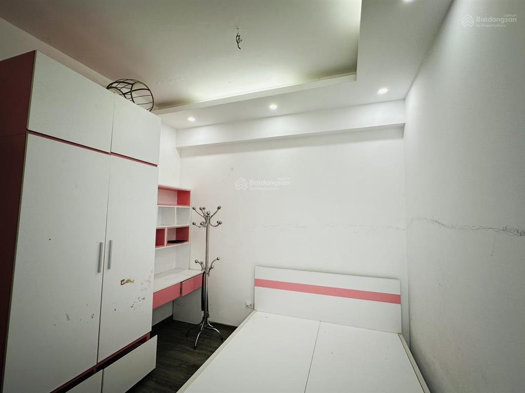 Bán căn hộ chung cư 64 m2,2 pn, tòa ct2 tđc hoàng cầu 5 tỉ0904 760 ***
