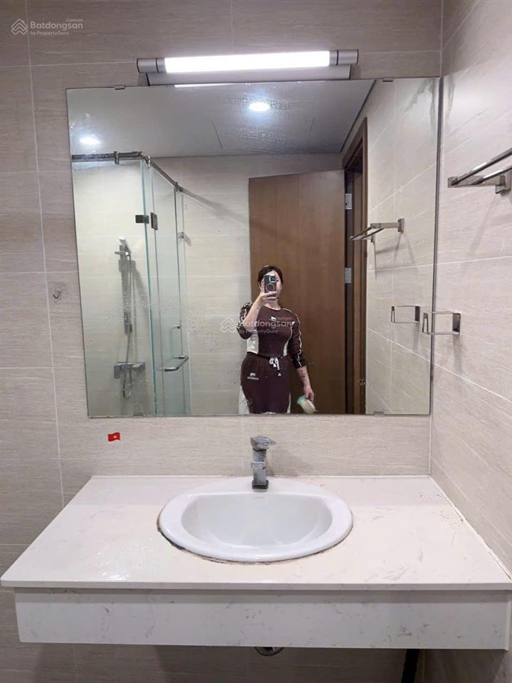 Cho thuê căn hộ chung cư 70 m2, 2 pn tòa golden palm 21 lê văn lương
