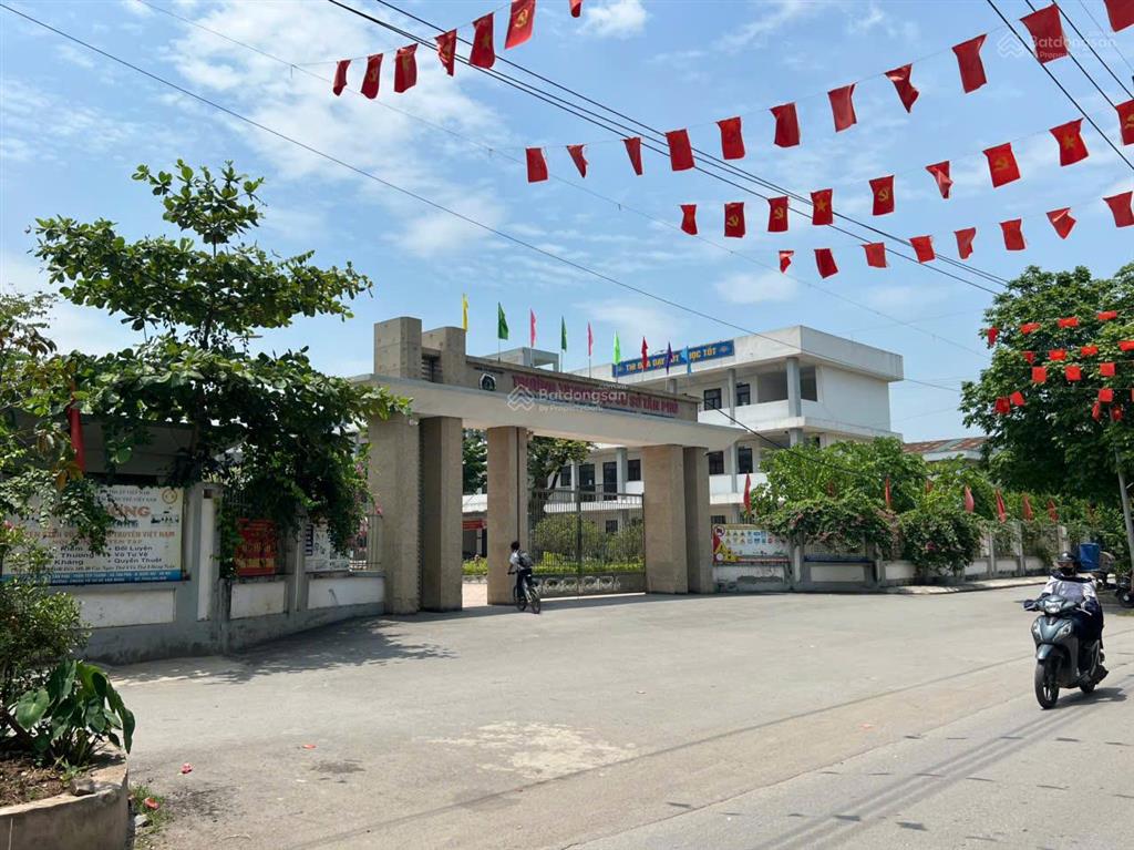 Đất nền tân phú  quốc oai gần trường học, ủy ban, trạm y tế, chợ...