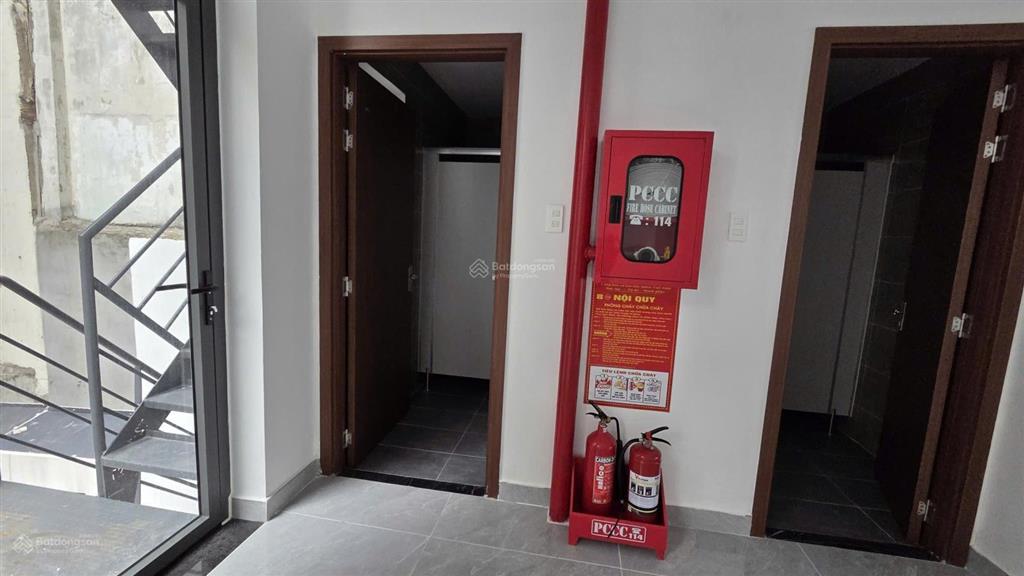 Tòa nhà mới 100%, 9.5x19m, 5 lầu có pccc, thang máy, điều hòa