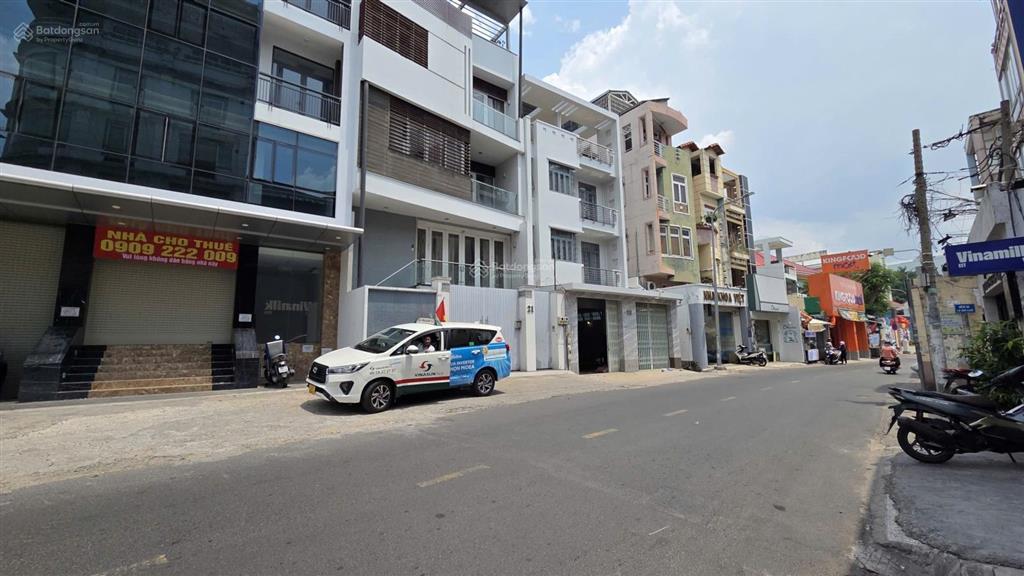 Tòa nhà mới 100%, 9.5x19m, 5 lầu có pccc, thang máy, điều hòa