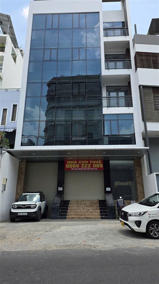 Tòa nhà mới 100%, 9.5x19m, 5 lầu có pccc, thang máy, điều hòa