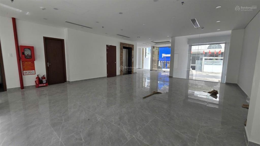 Tòa nhà mới 100%, 9.5x19m, 5 lầu có pccc, thang máy, điều hòa