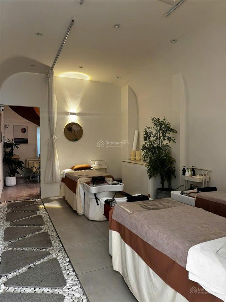 Nhà 4 tầng kèm nội thất spa gần vòng xoay phù đổng q1