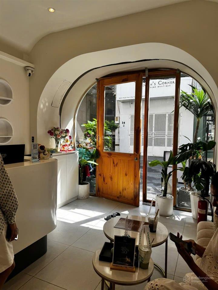 Nhà 4 tầng kèm nội thất spa gần vòng xoay phù đổng q1