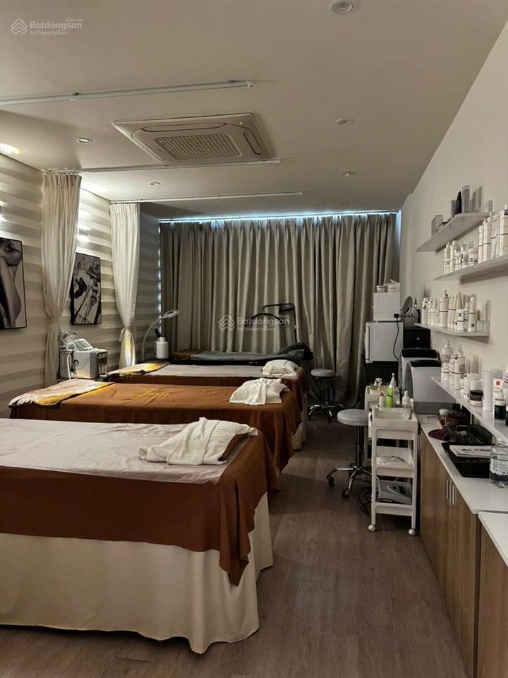 Nhà 4 tầng kèm nội thất spa gần vòng xoay phù đổng q1