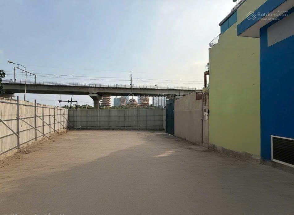 Cho thuê đất 800m2 căn góc ba mặt tiền  song hành, thảo điền q2