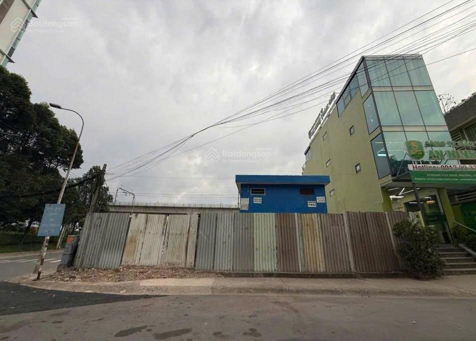 Cho thuê đất 800m2 căn góc ba mặt tiền  song hành, thảo điền q2