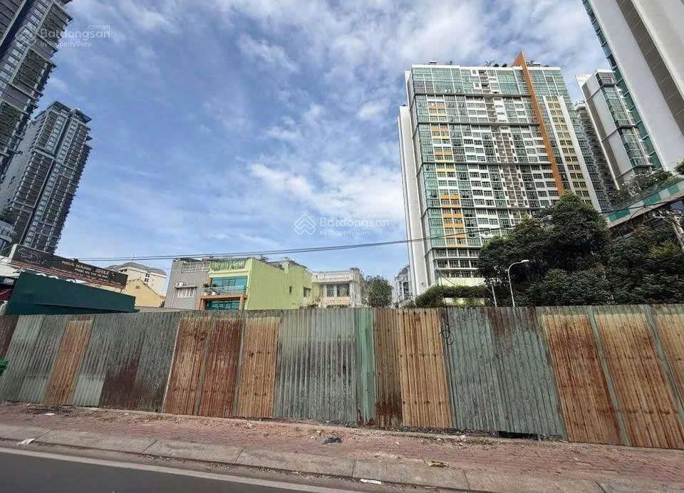Cho thuê đất 800m2 căn góc ba mặt tiền  song hành, thảo điền q2