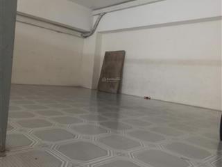 Sang lại hđ thuê phòng 12m2 có gác , tất cả các bức tường đều ốp gạch trong tòa nhà chdv