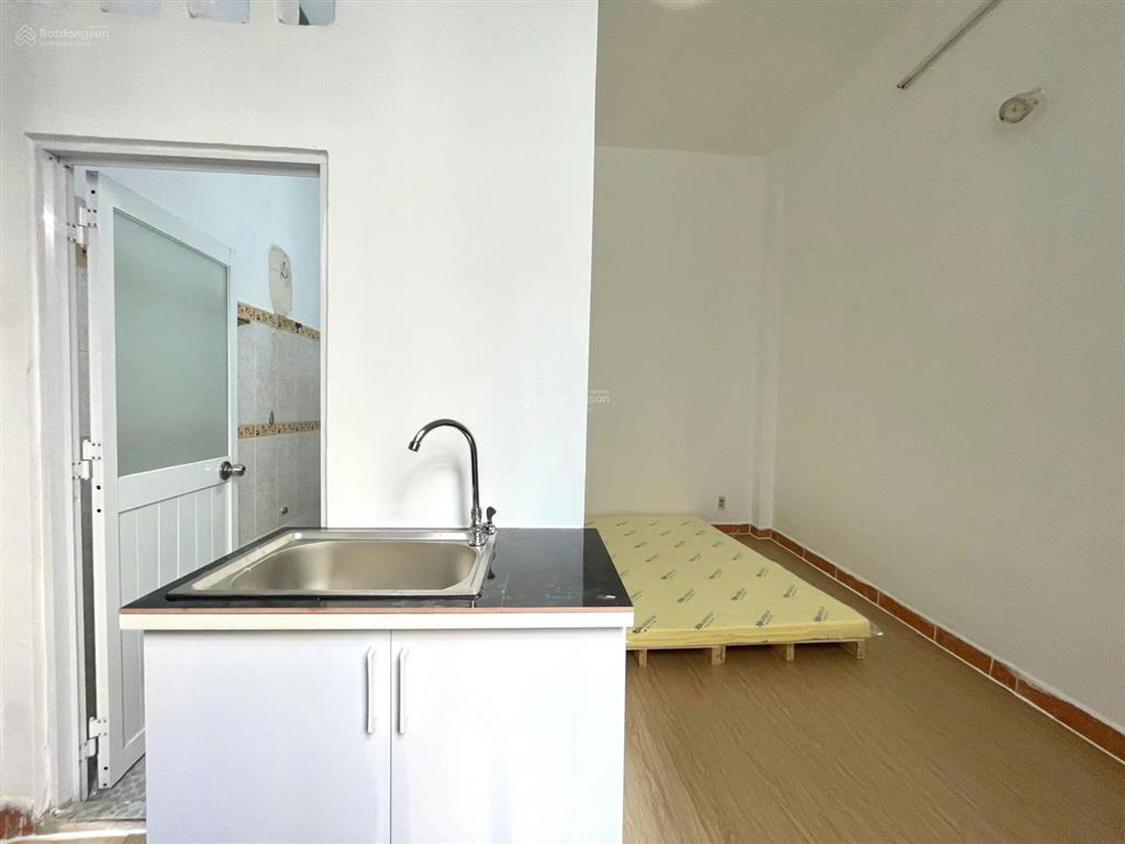 Studio cửa sổ trời full nội thất ngay nhà ga t3 trống sẵn