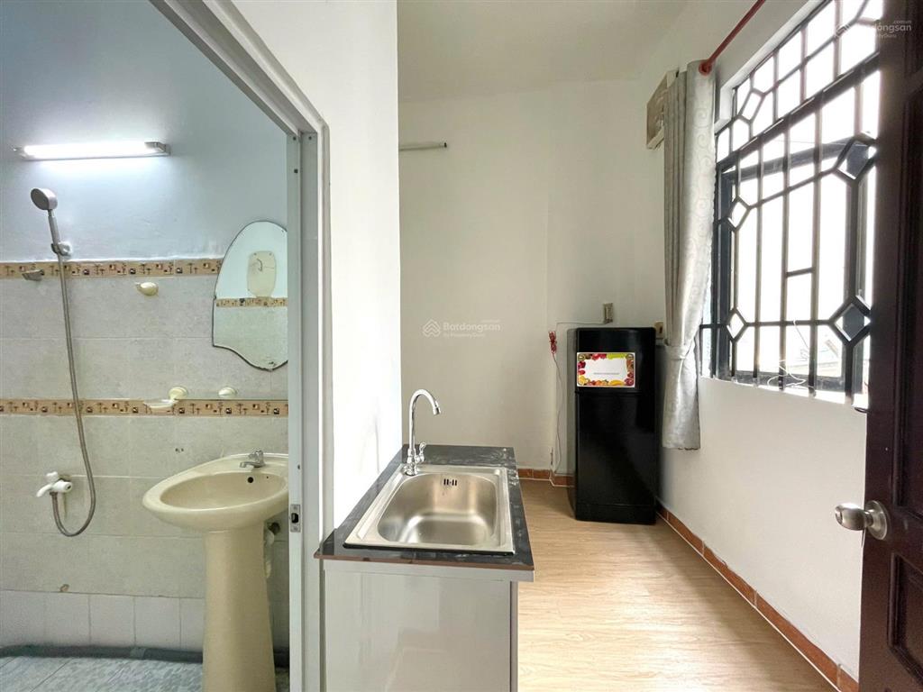Studio cửa sổ trời full nội thất ngay nhà ga t3 trống sẵn