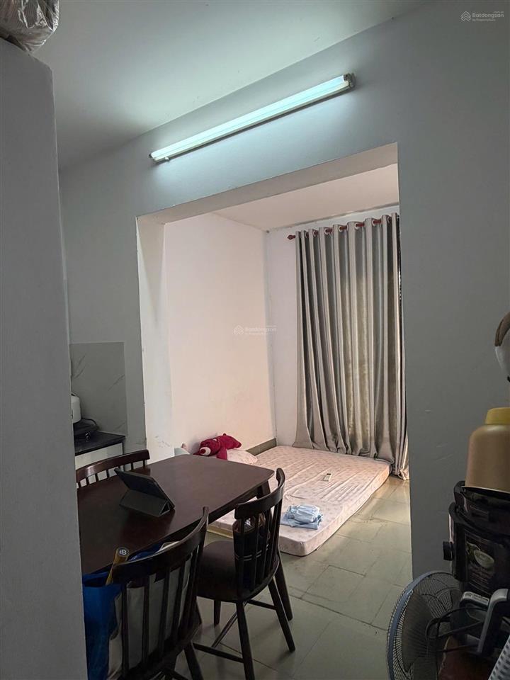 Cho thuê phòng trọ cơ bản 15m2, giá 3,5 triệu tại nguyễn hồng đào có ban công