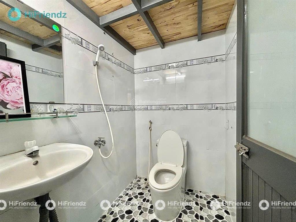 Duplex cửa sổ | đầy đủ nội thất | toà nhà lớn | cách vhu 5p đi xe