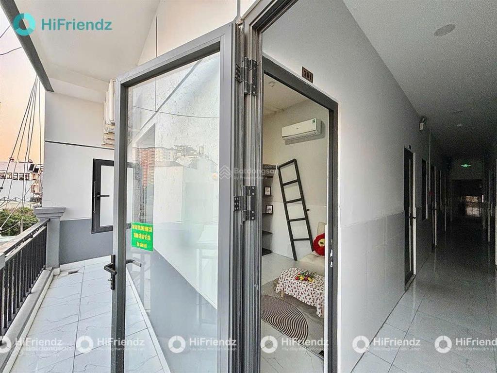 Duplex cửa sổ | đầy đủ nội thất | toà nhà lớn | cách vhu 5p đi xe