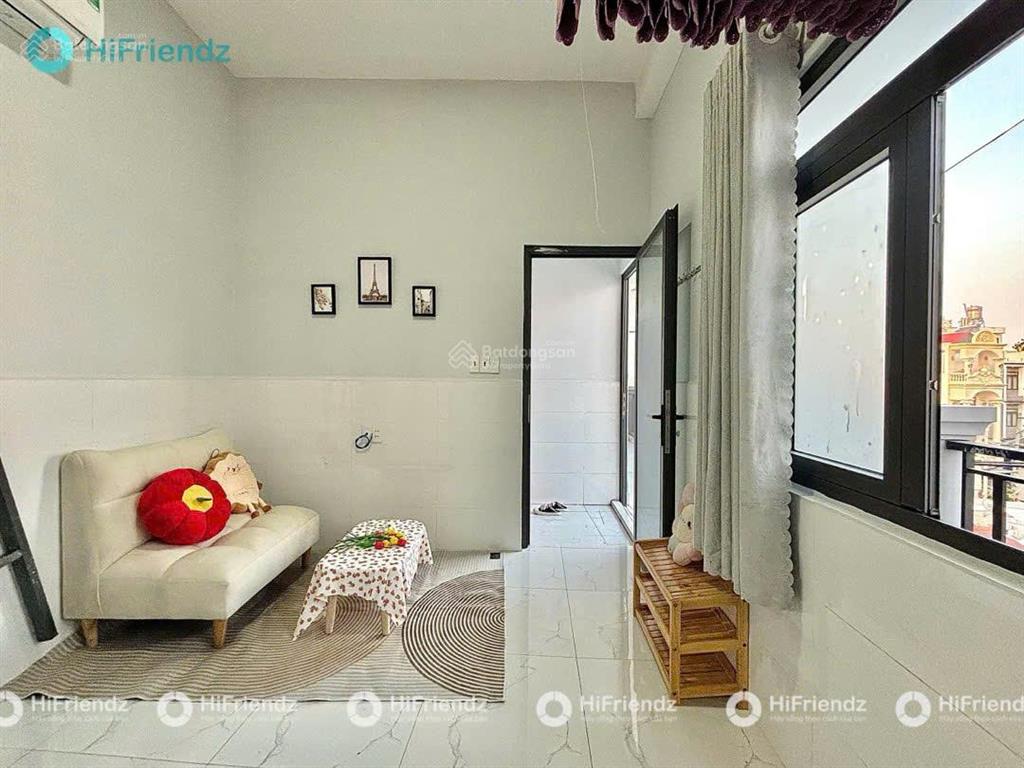 Duplex cửa sổ | đầy đủ nội thất | toà nhà lớn | cách vhu 5p đi xe