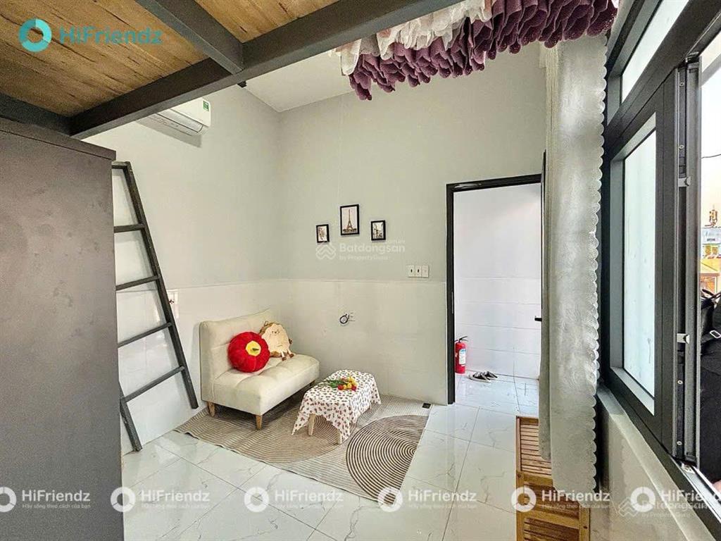 Duplex cửa sổ | đầy đủ nội thất | toà nhà lớn | cách vhu 5p đi xe