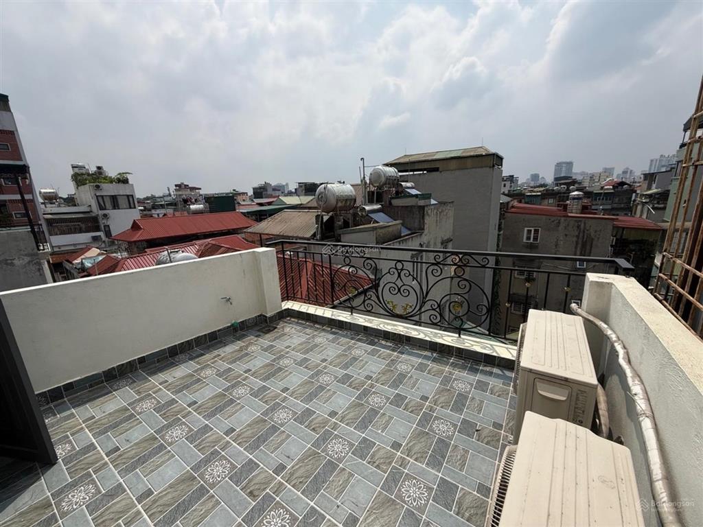 Hoàng hoa thám  ba đình  gần phố
